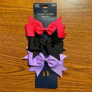 3 pc hair bows/pins.